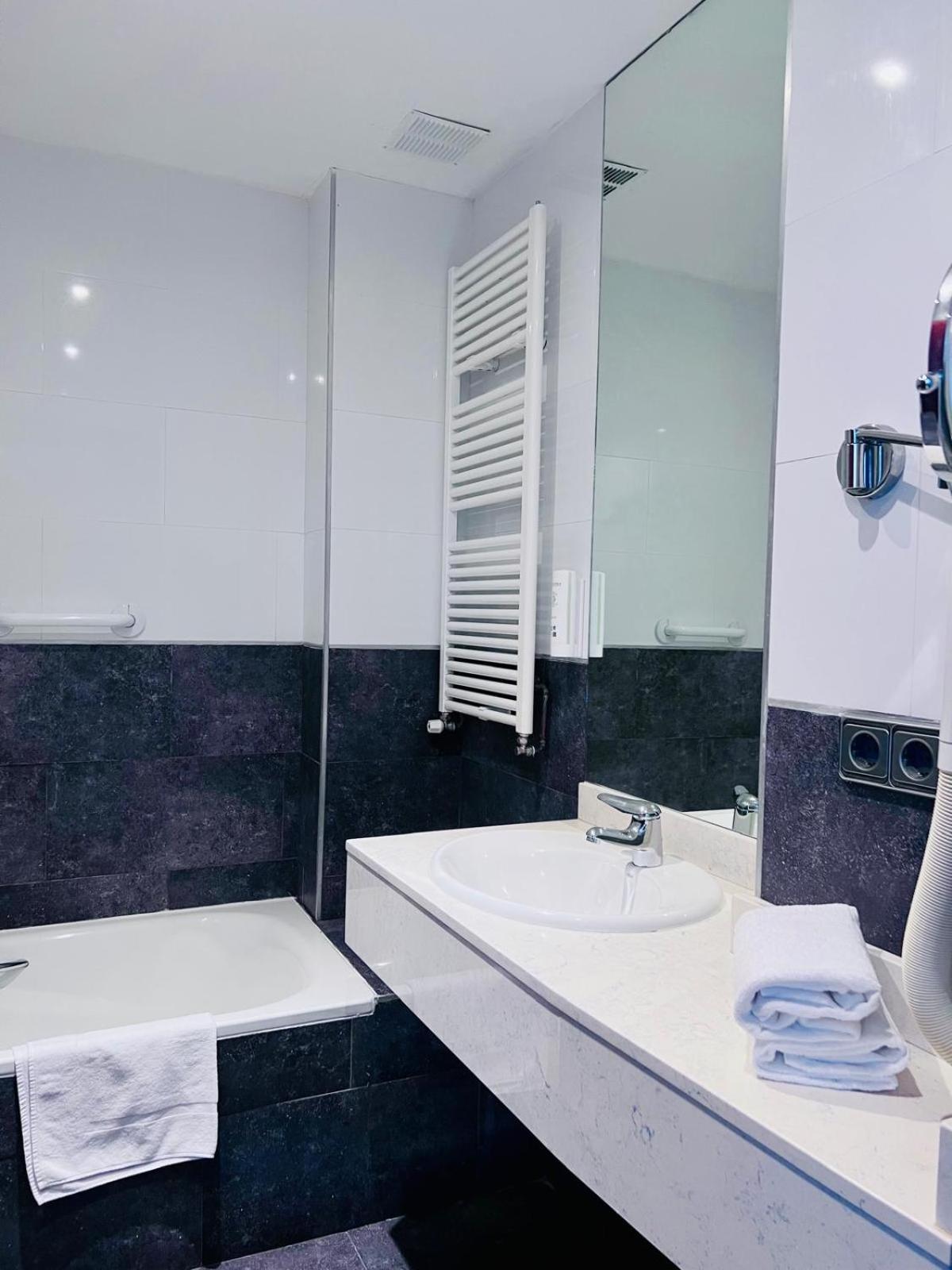 Hotel Itc Ciudad De Haro Extérieur photo